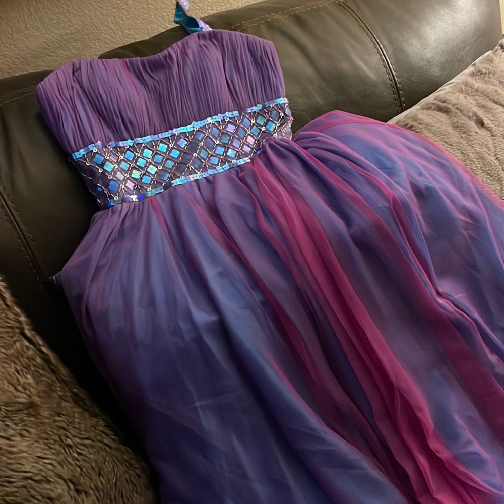 Gown / Prom Dress - Picture 6 of 13